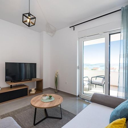 Crowonder Sun Dance Apartments With Heated Swimming Pool Seaview And Garden Sveti Filip i Jakov Extérieur photo