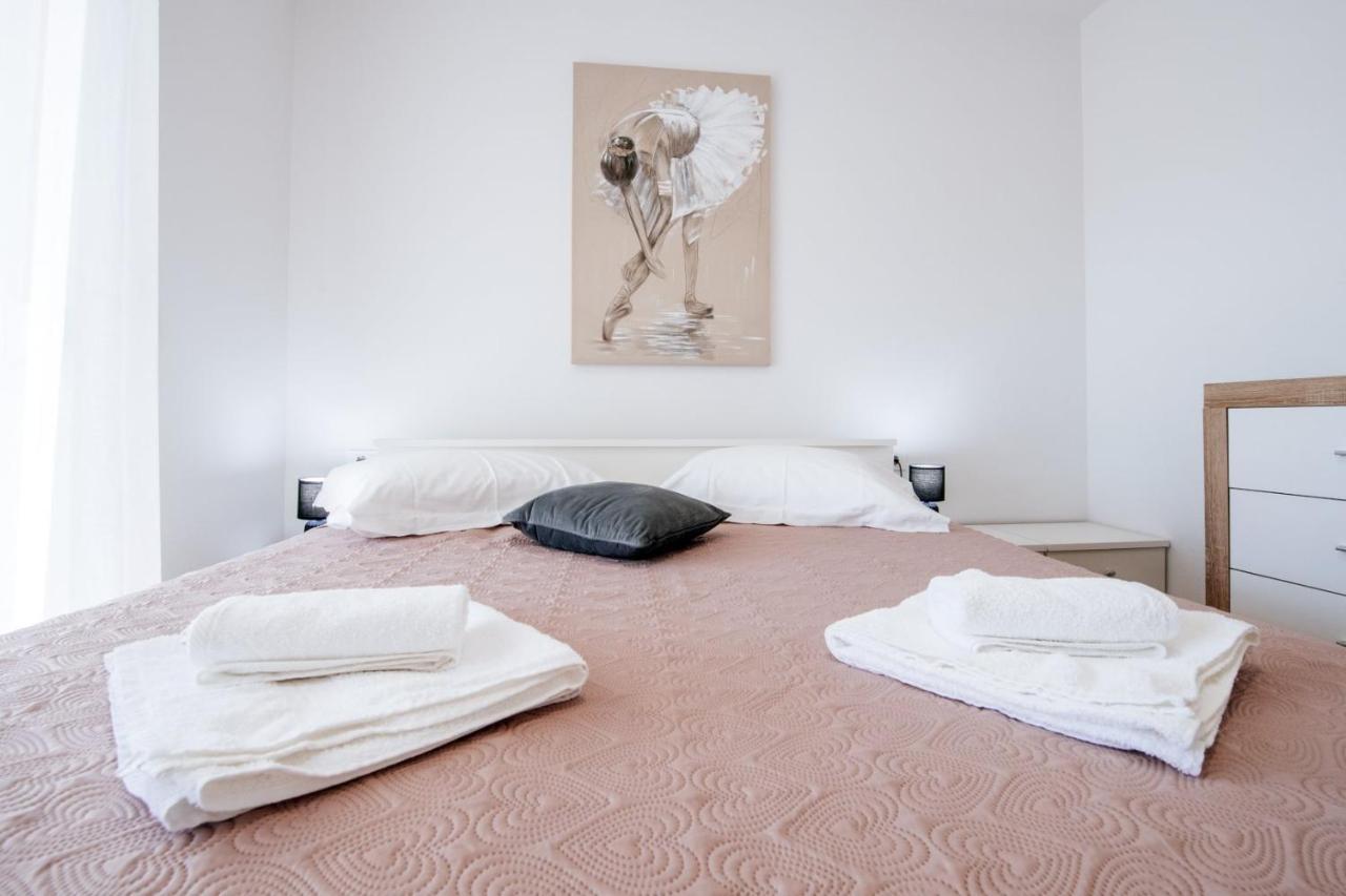 Crowonder Sun Dance Apartments With Heated Swimming Pool Seaview And Garden Sveti Filip i Jakov Extérieur photo