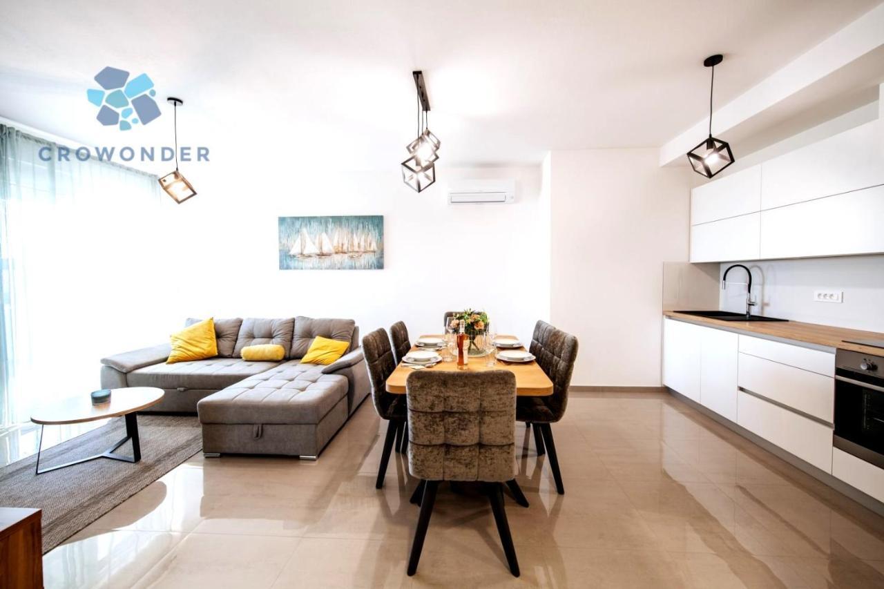 Crowonder Sun Dance Apartments With Heated Swimming Pool Seaview And Garden Sveti Filip i Jakov Extérieur photo