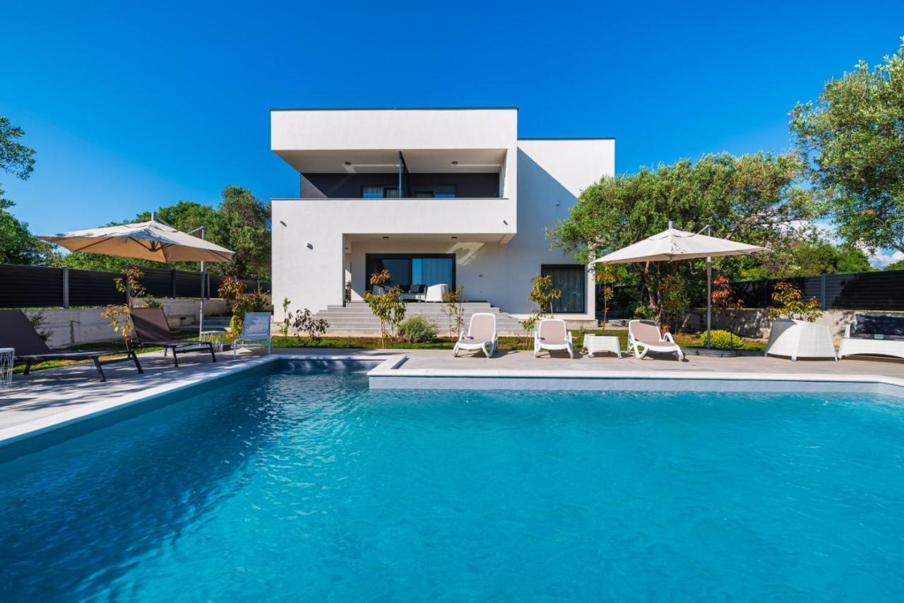 Crowonder Sun Dance Apartments With Heated Swimming Pool Seaview And Garden Sveti Filip i Jakov Extérieur photo