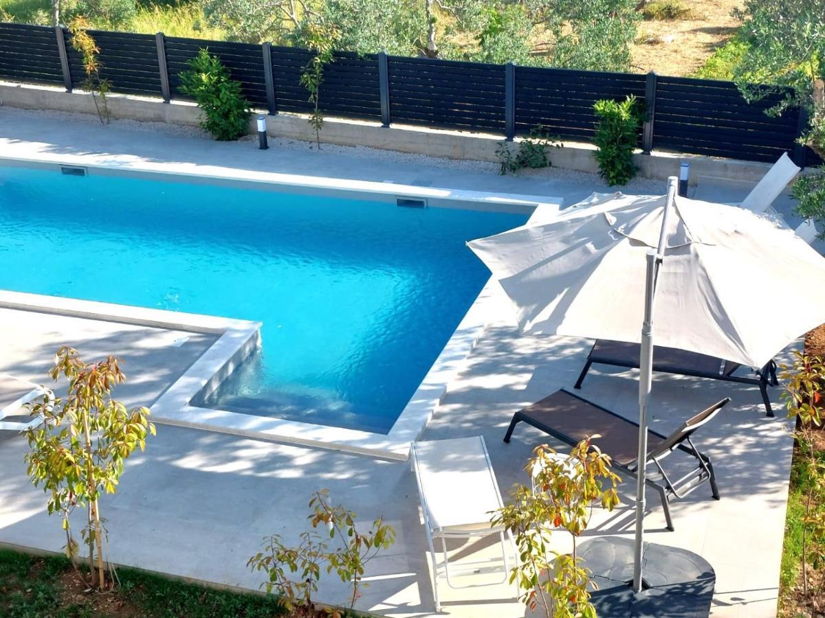 Crowonder Sun Dance Apartments With Heated Swimming Pool Seaview And Garden Sveti Filip i Jakov Extérieur photo