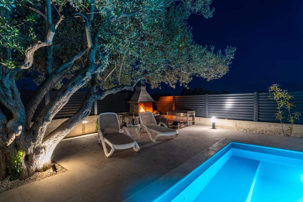 Crowonder Sun Dance Apartments With Heated Swimming Pool Seaview And Garden Sveti Filip i Jakov Extérieur photo