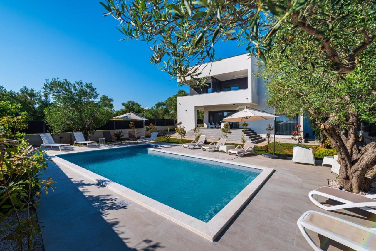 Crowonder Sun Dance Apartments With Heated Swimming Pool Seaview And Garden Sveti Filip i Jakov Extérieur photo