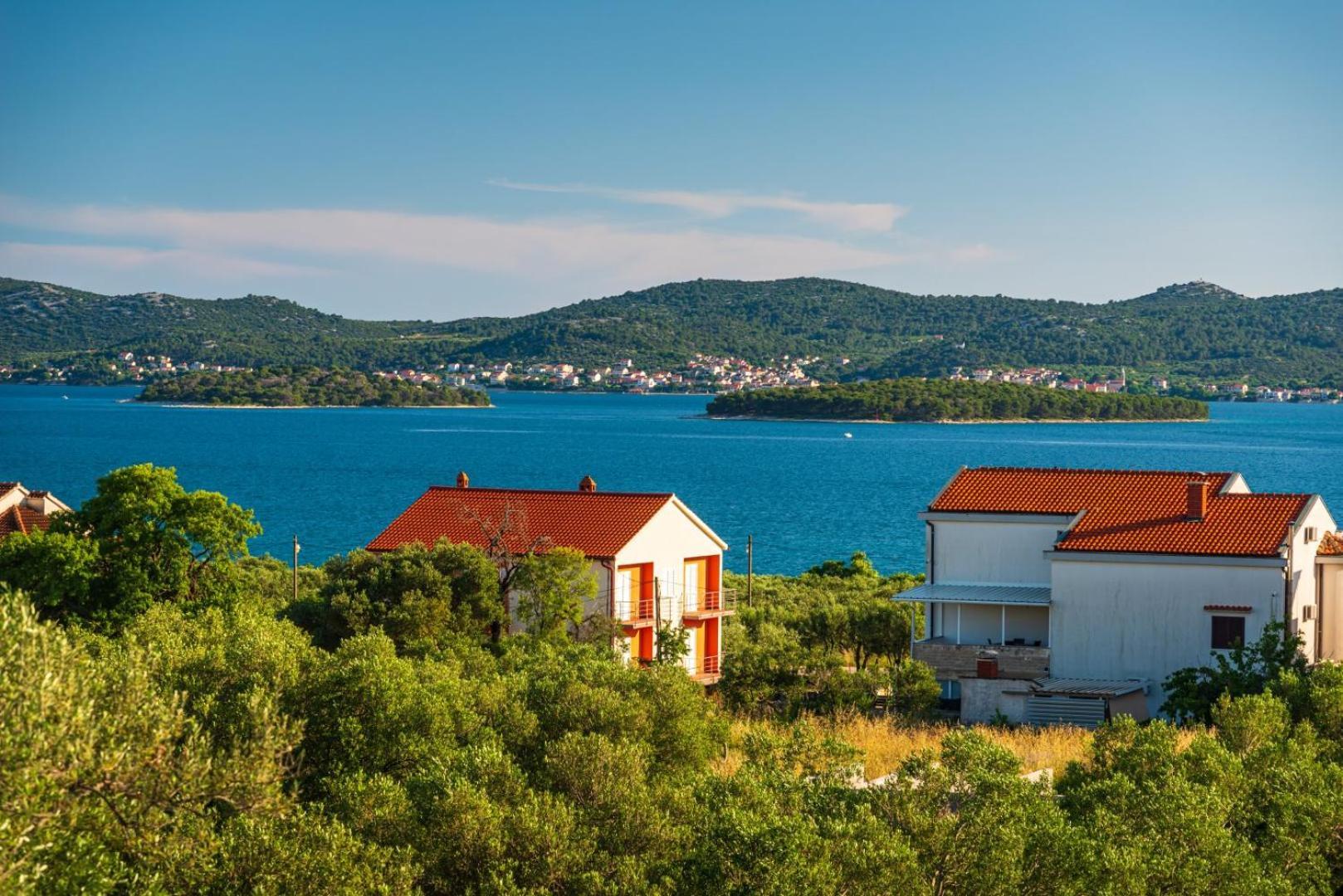 Crowonder Sun Dance Apartments With Heated Swimming Pool Seaview And Garden Sveti Filip i Jakov Extérieur photo